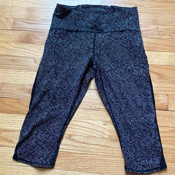 Lululemon Train Times Crop 17 inches Soundwave White Black / Black Polka Dots 10 - Picture 7 of 13